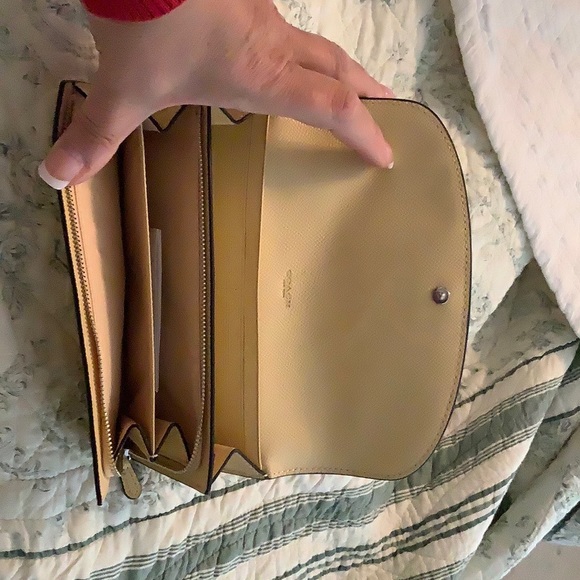 Coach- women’s accordion wallet - Picture 3 of 3